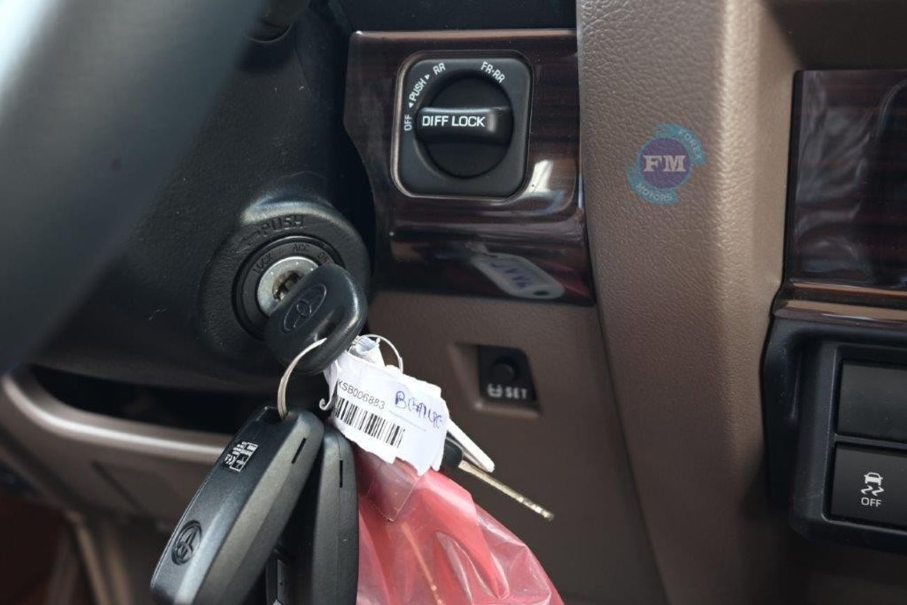 Toyota Land Cruiser Pick Up Double Cab SDLX 2.8L Diesel 4WD 5 Seater Automatic