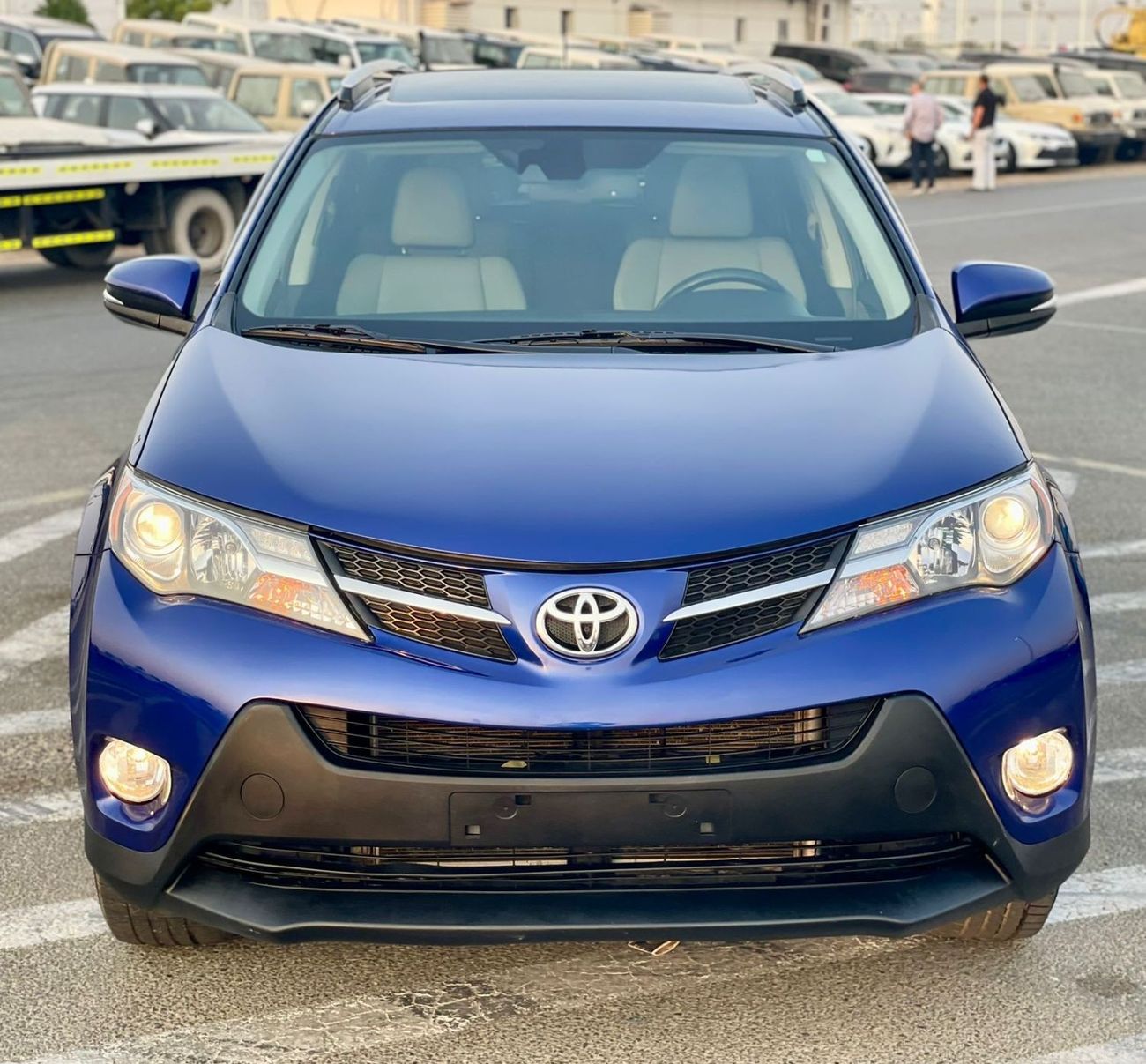 Toyota RAV4 2015 Toyota Rav4 Limited Edition 2.5L V4 - AWD 4x4 - Full Option BSM Radar & Trunk Auto - 139,000 Mi