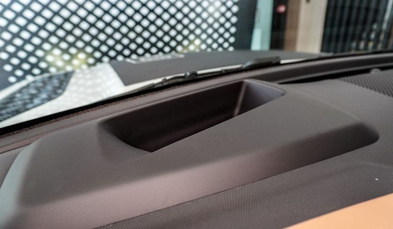 لاند روفر ديفندر | Black Pack Edition - 7seats - 2024 - 3 Years Warranty