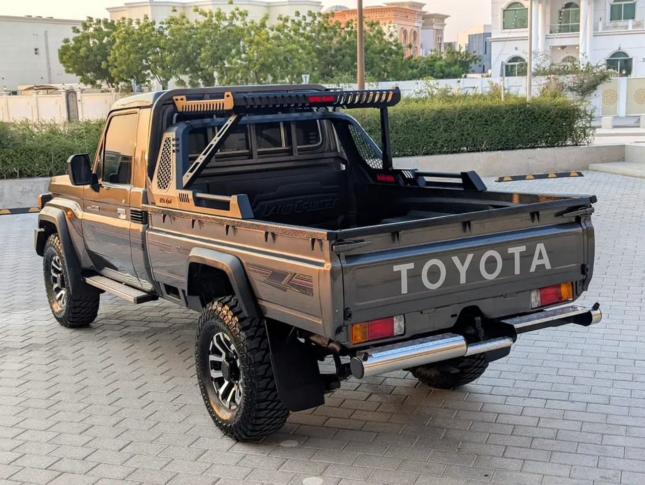 تويوتا لاند كروزر 70 LC79 LX