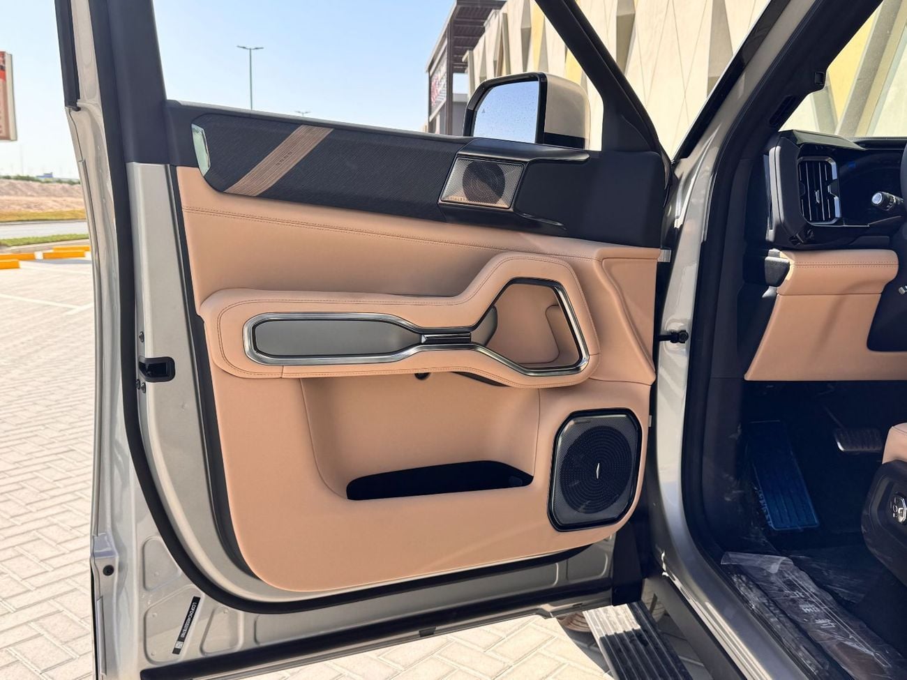 بي واي دي ليوبارد 8 Smart and Brave Flagship Edition (7 Seats) - Electric Side Step -  2025 Brand New (Export)