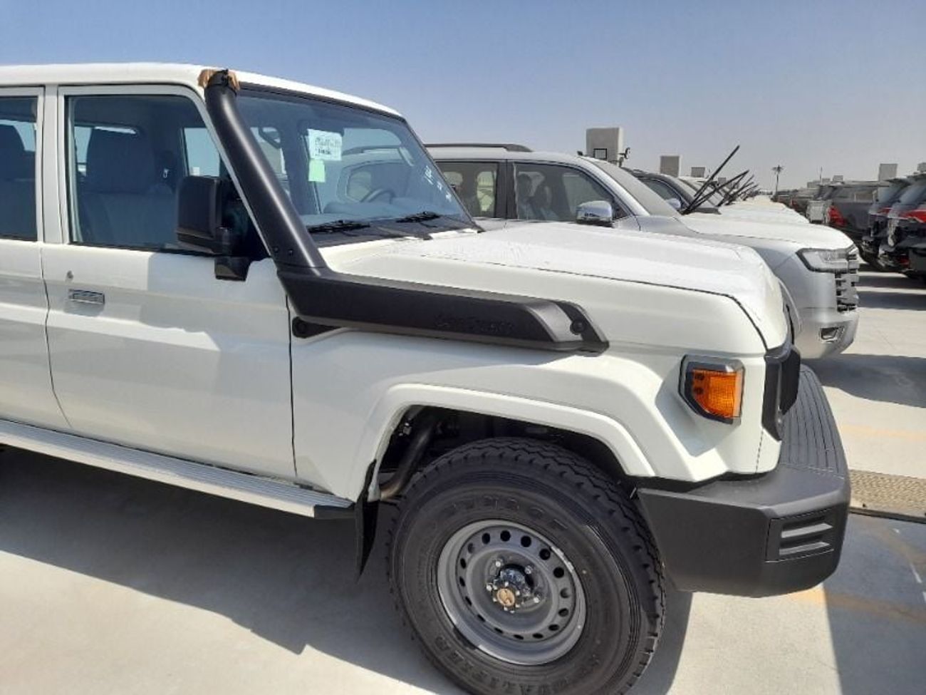 تويوتا لاند كروزر بيك آب LC79 4.2L Pick-up Double Cab 5-MT 4x4