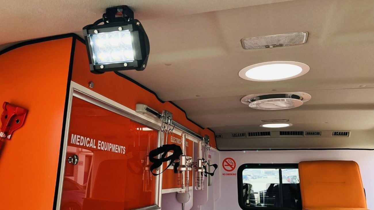 تويوتا هاياس GLS Standard Roof Ambulance V6 3.5L Petrol Brand New