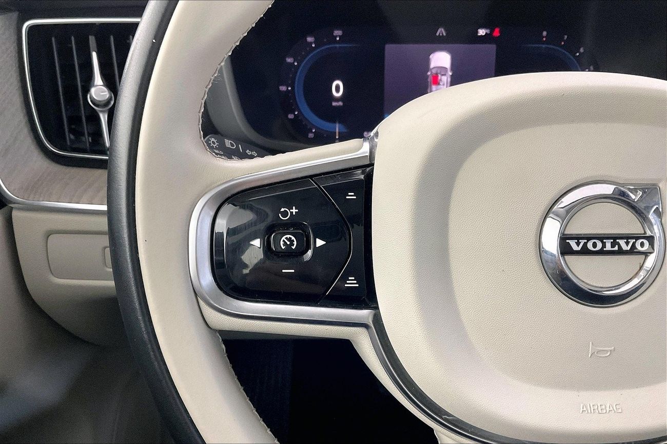 فولفو XC 60 B5 Core | شامل الضمان | 0 ﺪﻔﻋﺓ ﺃﻮﻟﻯ