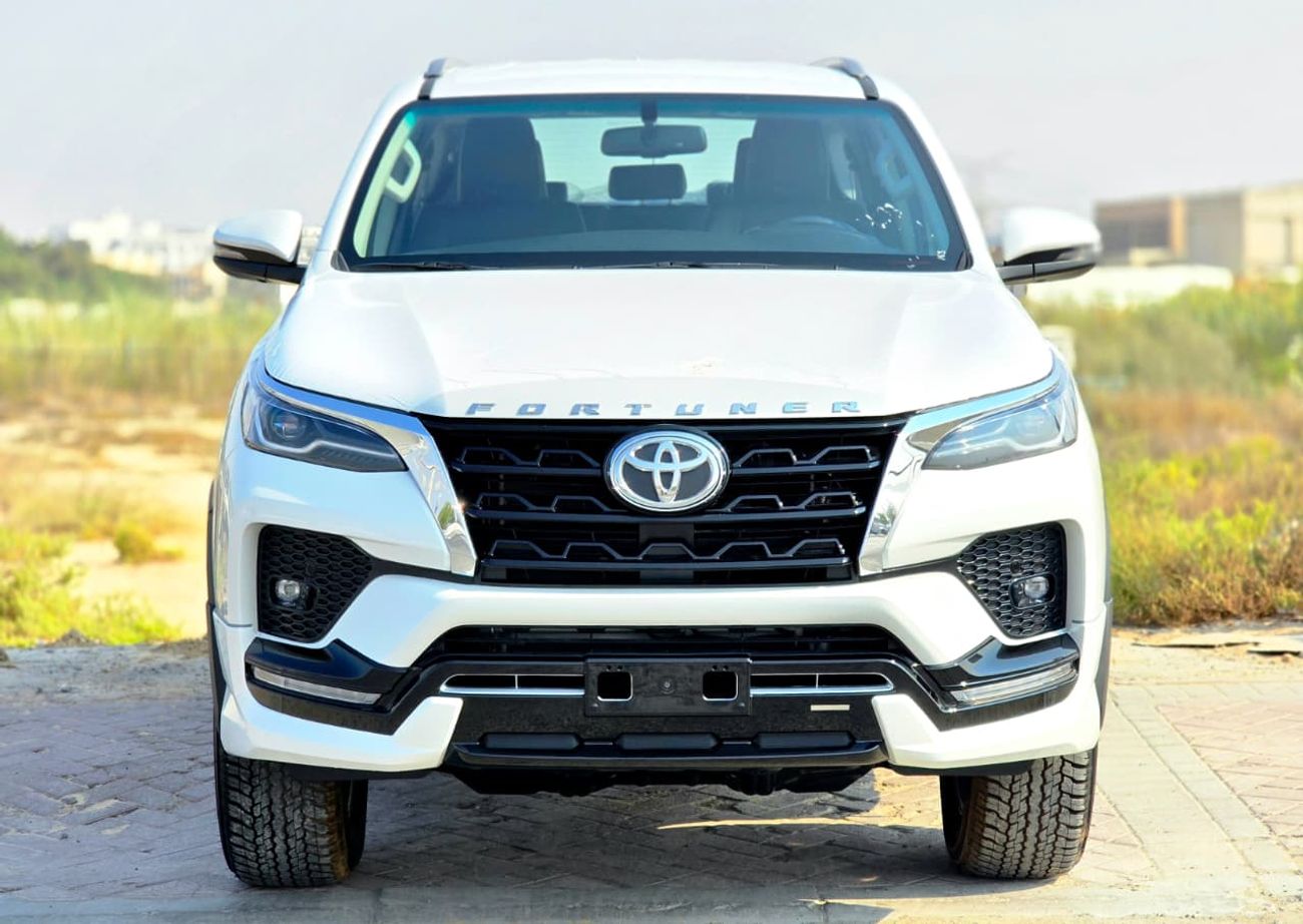 Toyota Fortuner FORTUNER SR5 4.0 - PETROL - 2025 - WHITE INSIDE BLACK - GCC