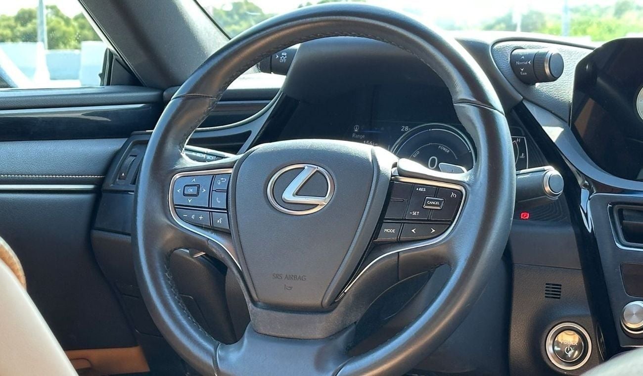 Lexus ES300h Hybrid 2.5L 4 Cylinders 2023 GCC Low Mileage