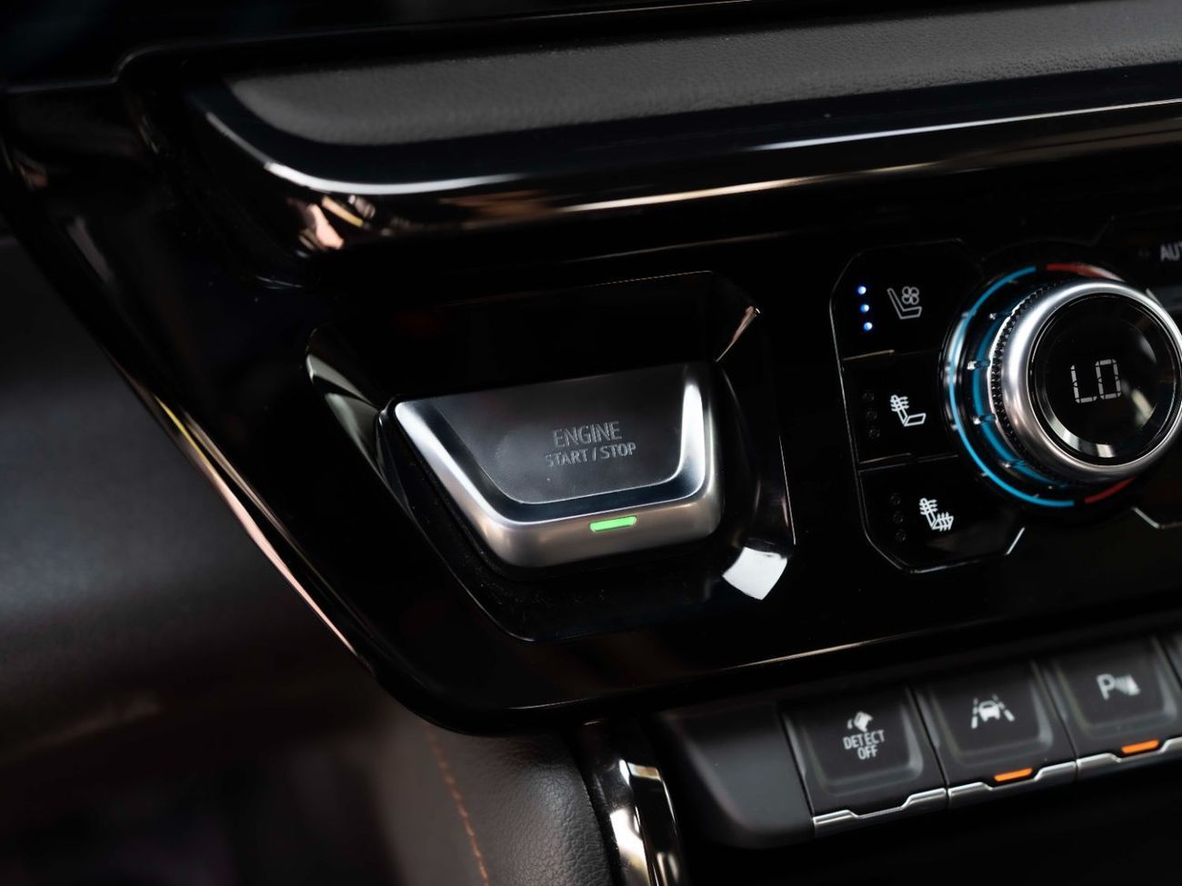 جي أم سي سييرا 5.3L V8 AT4 Regular Cab (AWD)