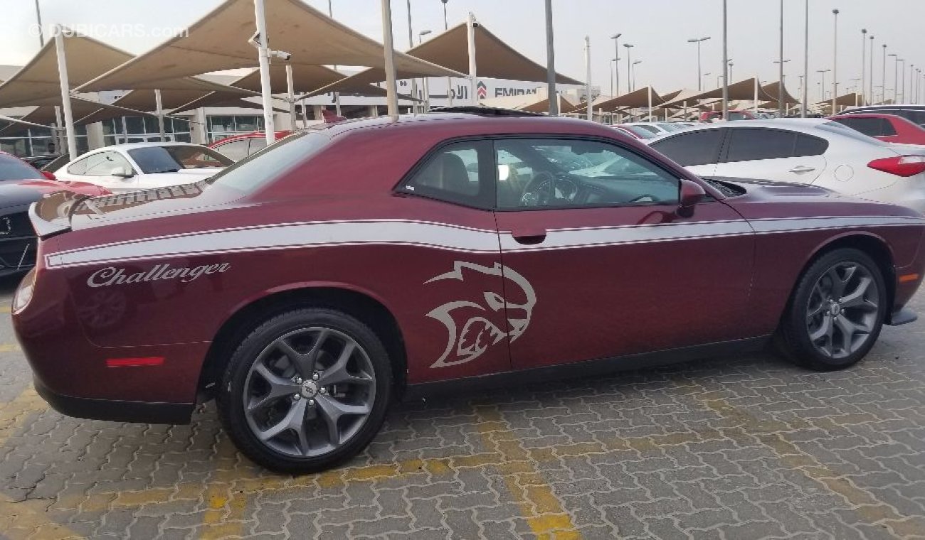 دودج تشالينجر V6 / 3.6 LT / FULL OPTION / VERY GOOD CONDITION