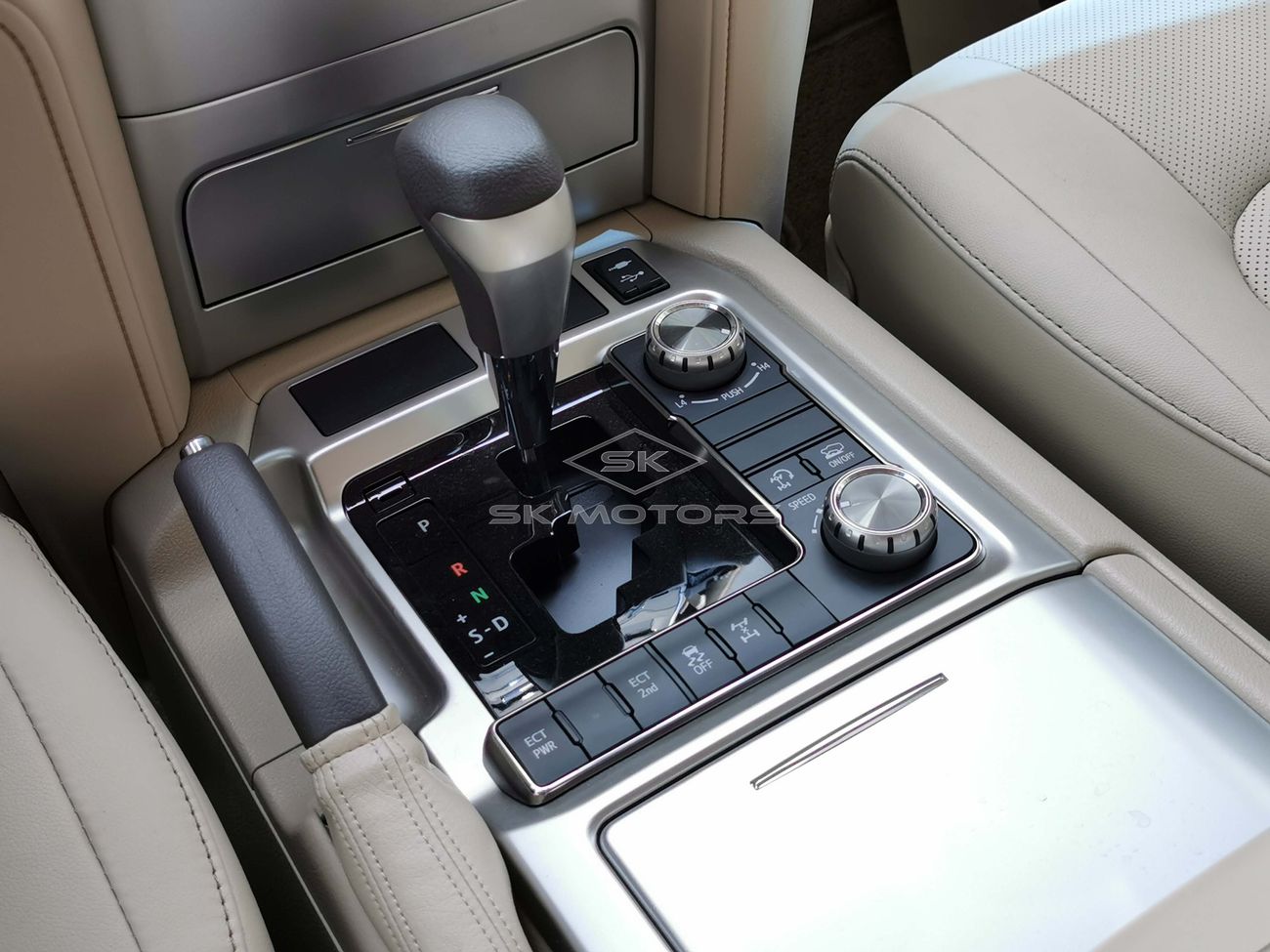 تويوتا لاند كروزر 4.0L, 18" Rims, Front Power Seats, Leather Seats, DVD, Rear Camera, Sunroof (CODE # GXR07)