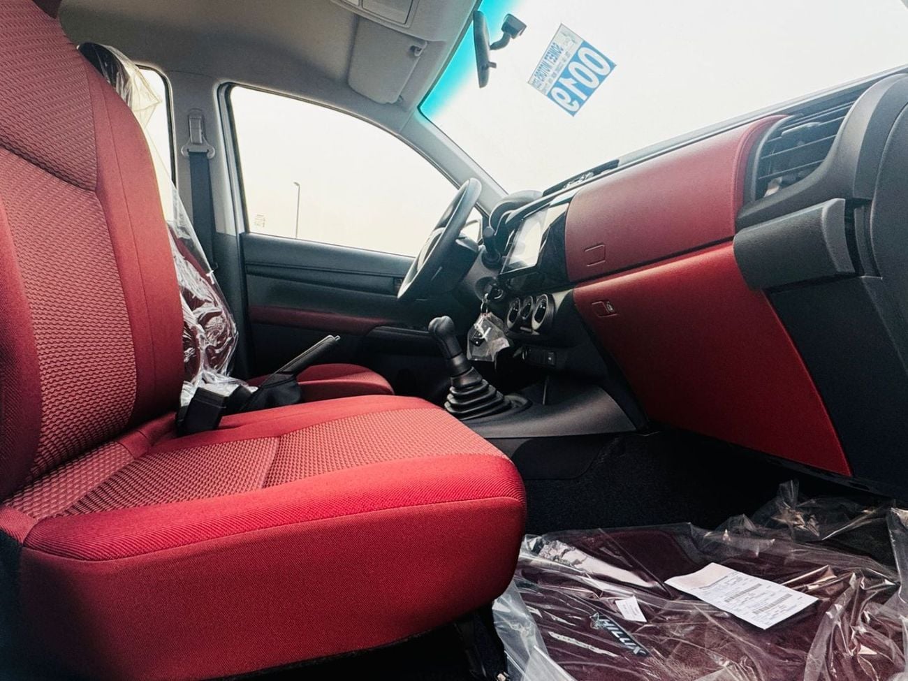 تويوتا هيلوكس 2.0 L PETROL I M/T I DCABIN  4X2  I  PETROL