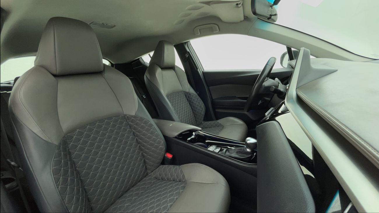 تويوتا CHR VX 1.8 | بدون دفعة مقدمة | اختبار القيادة في المنزل