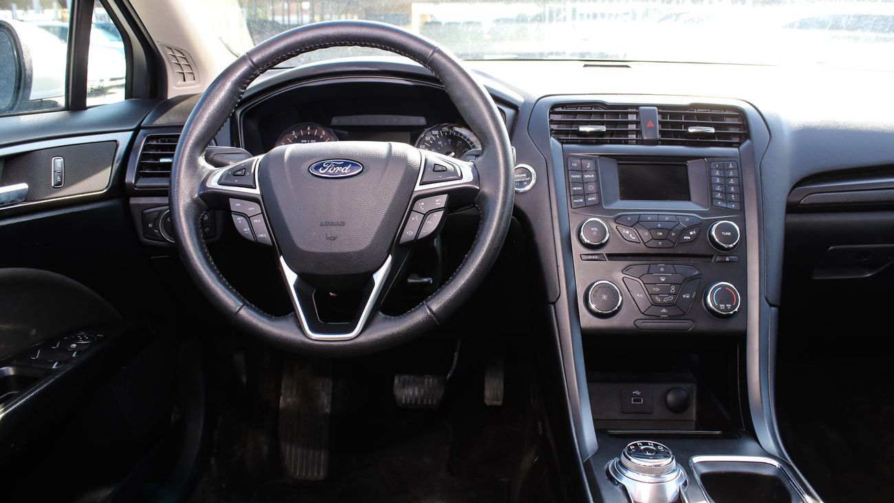 Used Ford Fusion SE 2018 for sale in Dubai - 302482