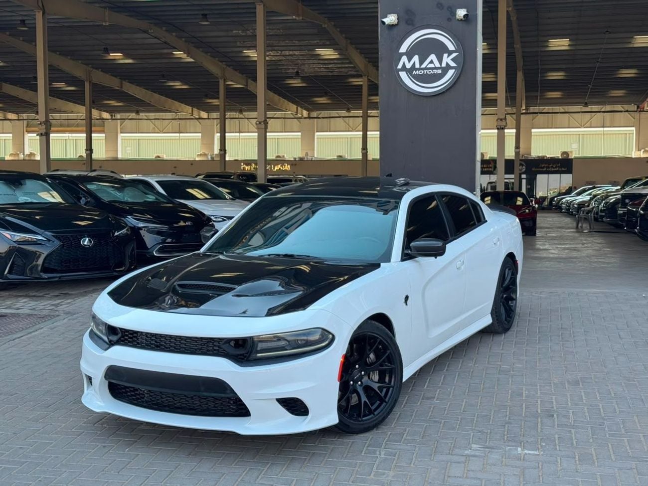 Dodge Charger HELLCAT 707HP / 6.2L V8 / LOW MILEAGE / SUNROOF / LEATHER SEATS / BLIND SPOTS / REMOTE START