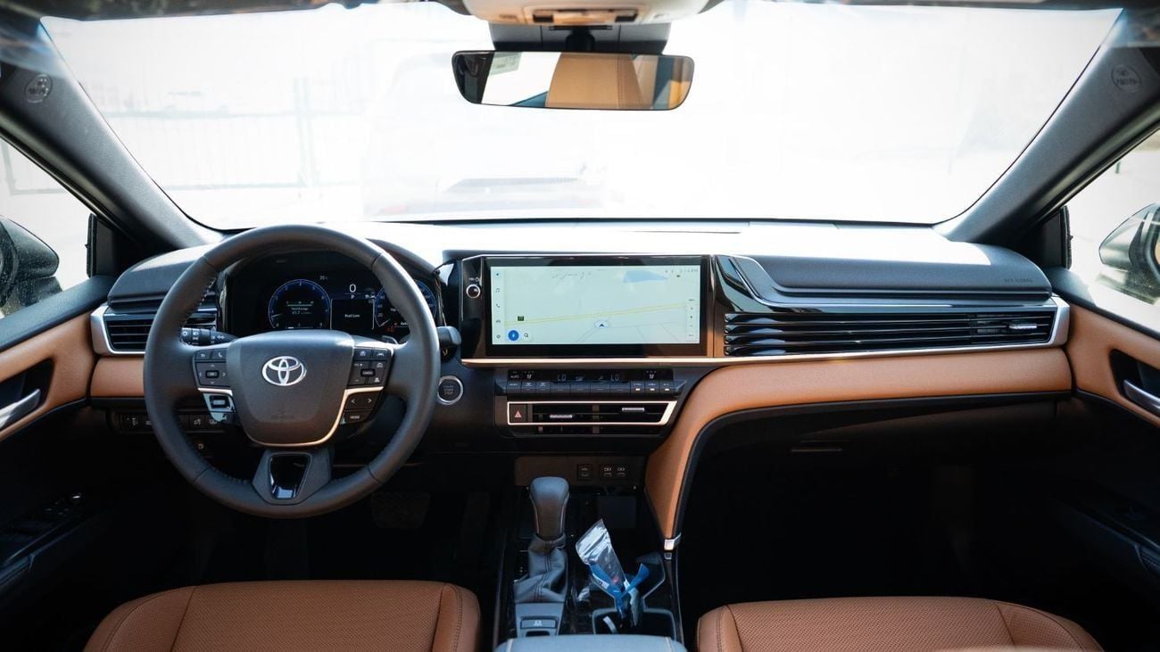 تويوتا كامري GLE 2.5L - Black Inside Yellow Brown