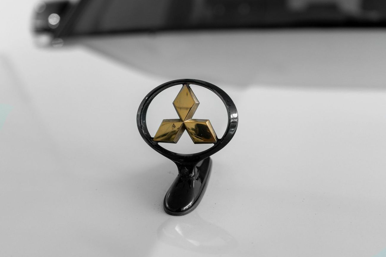 Mitsubishi Pajero GLS Mid 3.8L (236 HP) 3.8L Signature / Full Mitsubishi Service History