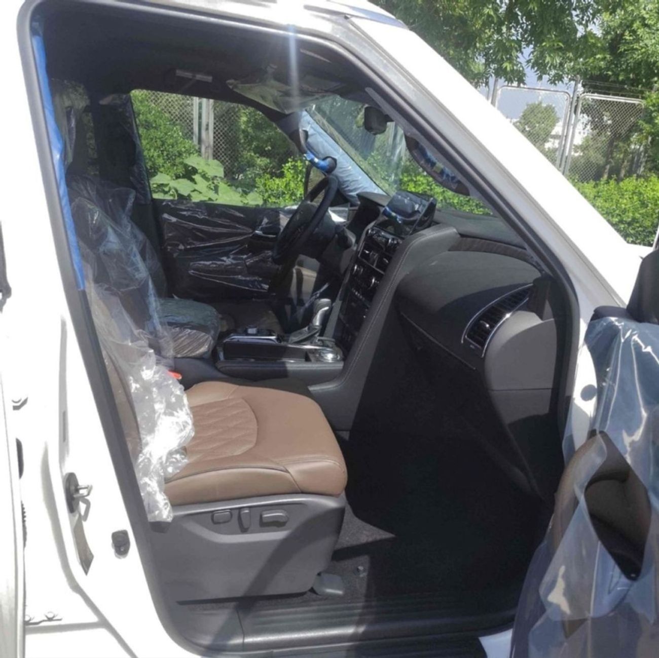 Nissan Armada NISSAN ARMADA PLATINUM V8 5.6L (400HP)