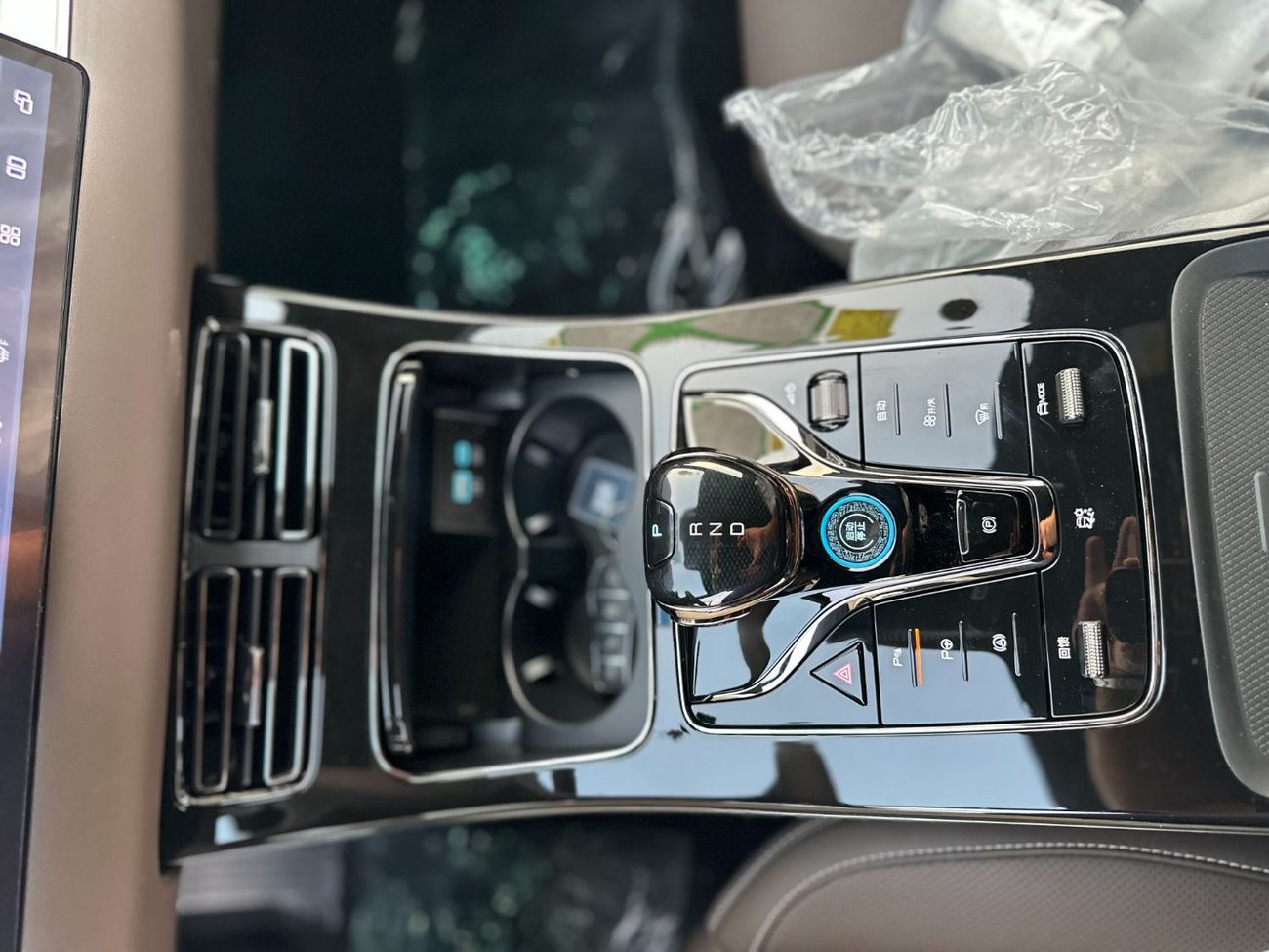 BYD HAN BYD HAN  -EV Range 605 KM