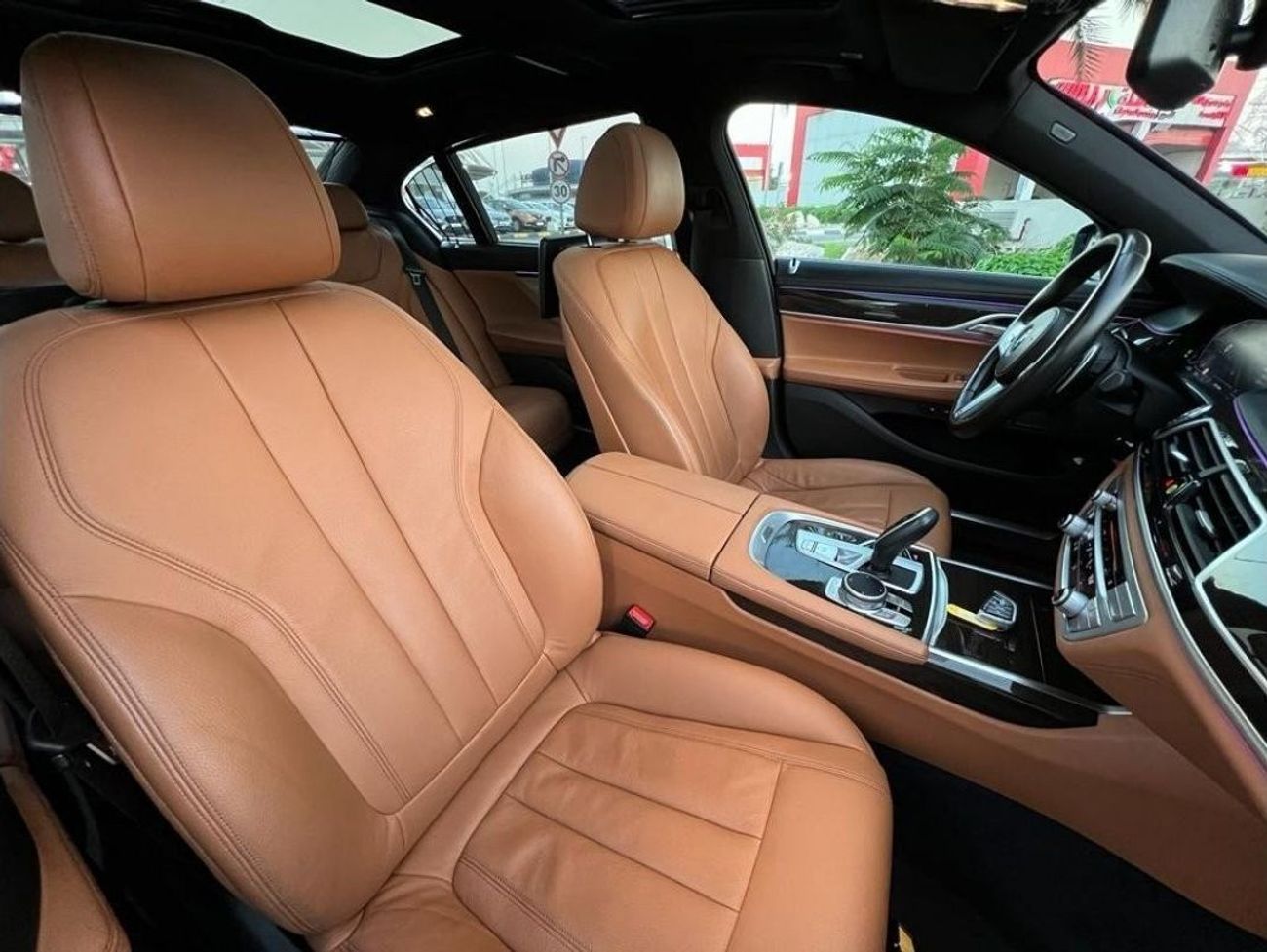 BMW 730Li Pure Excellence BMW 730Li GCC 2022 UNDER WARRANTY AND SERVICE CONTRACT ORIGINAL PAIN