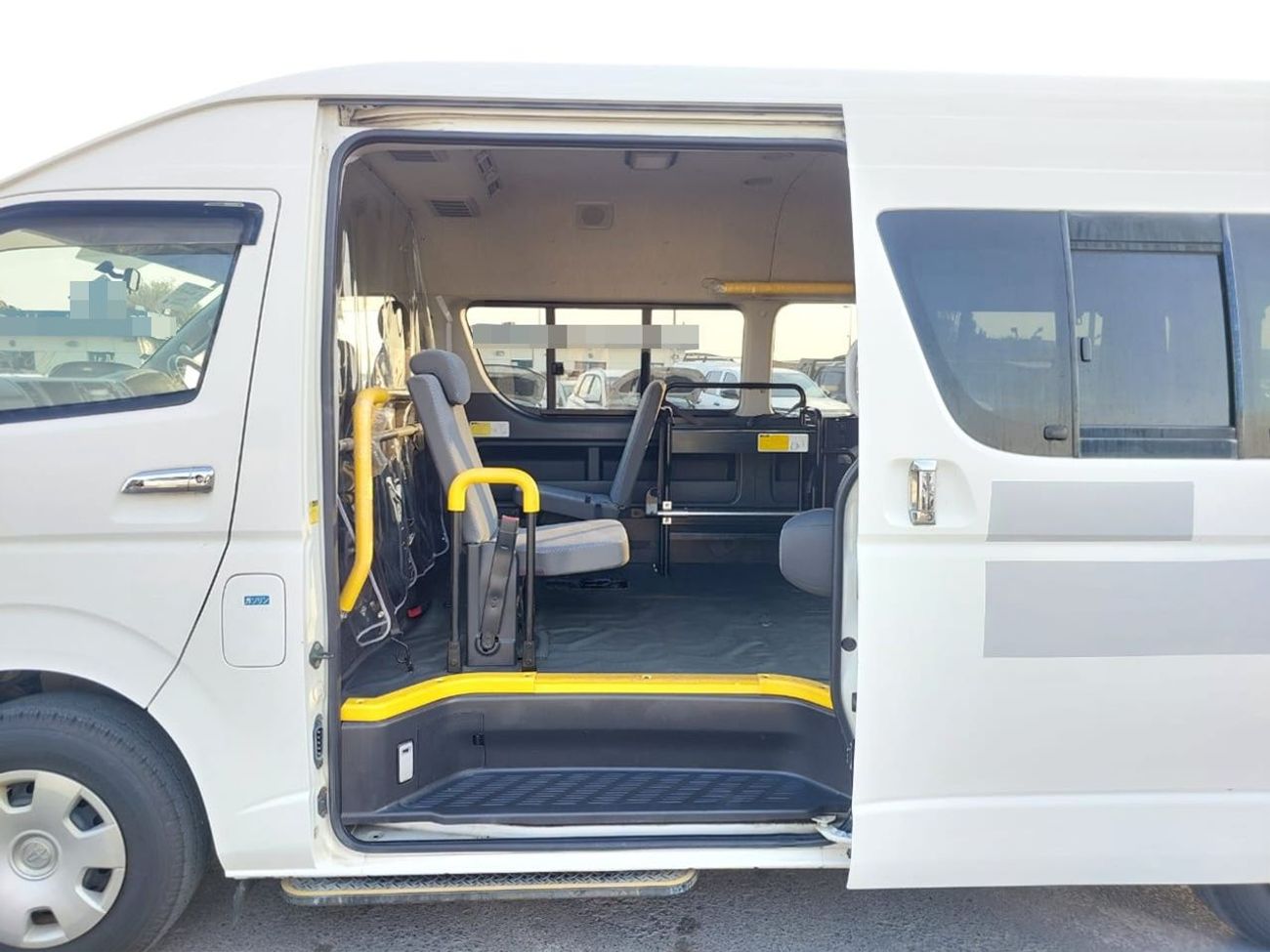 Toyota Hiace TOYOTA HIACE VAN RHD 2011 MODEL 2.7 L PETROL AUTOMATIC(PM08895)