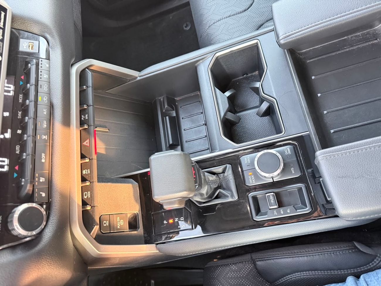 Toyota Tundra Full option/ 360 camera, leather seats 2023