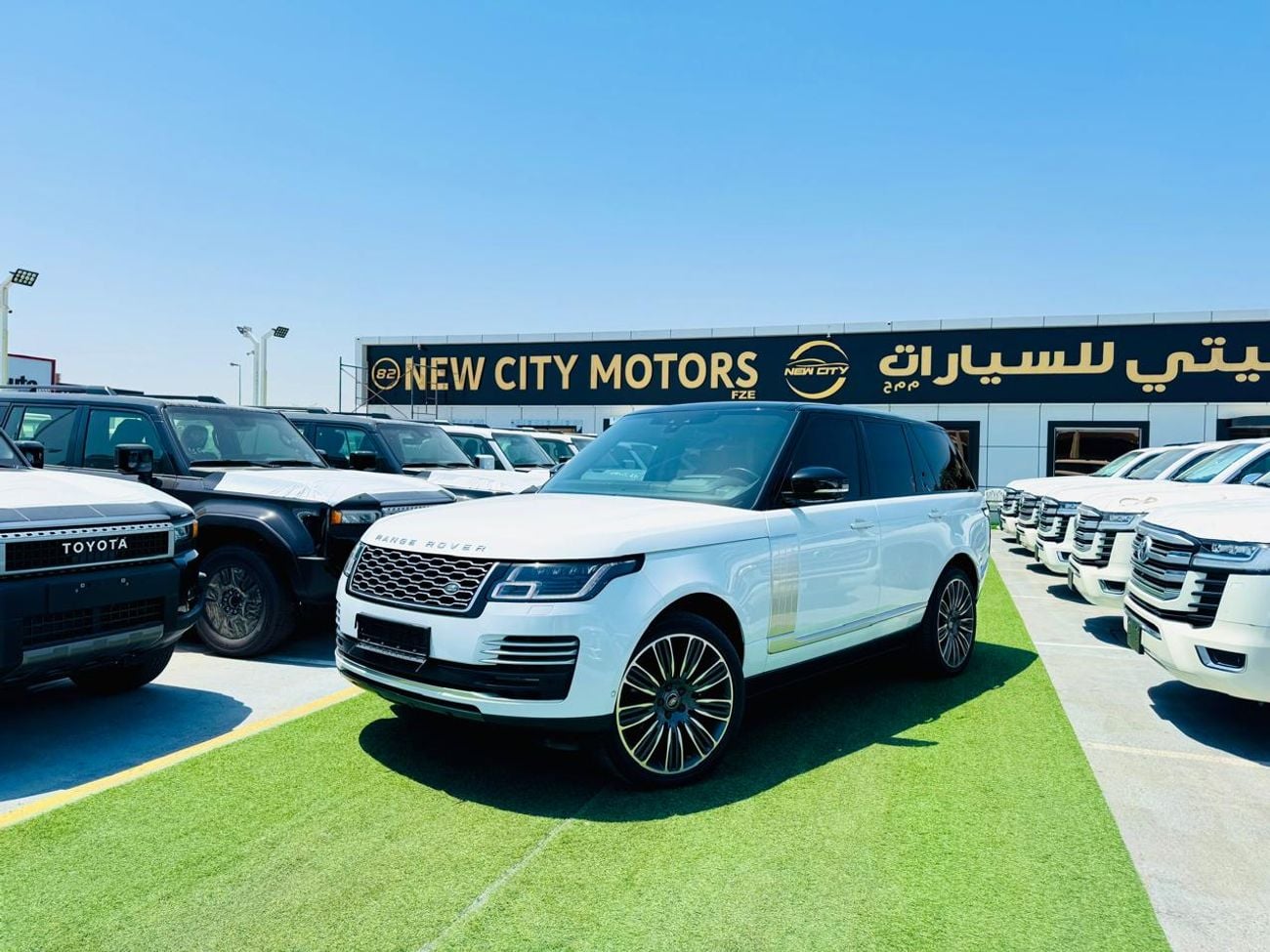 Land Rover Range Rover Range Rover Autobiography 5.0L Supercharged V8 engine producing 525-565 horsepower