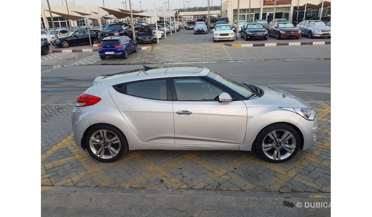 Hyundai Veloster Model 2015 GCC car prefect condition full service full option low mileage