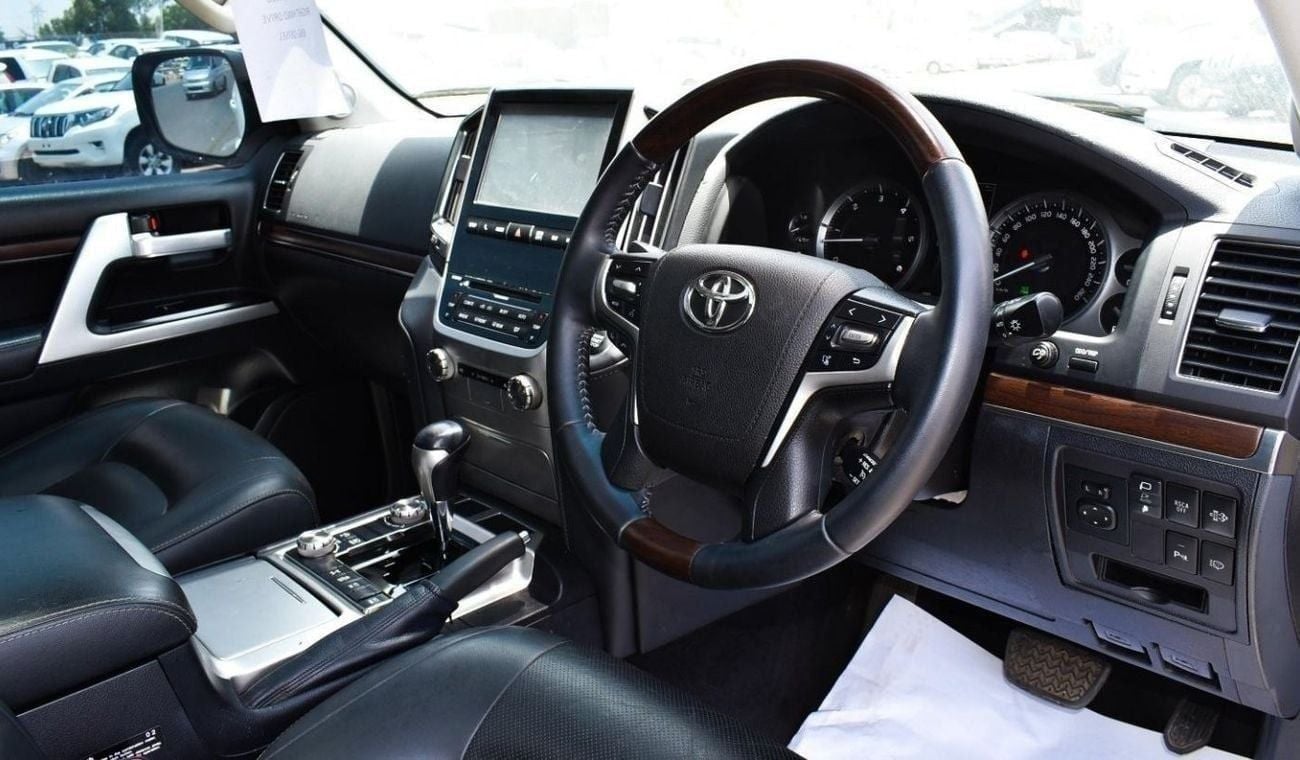 تويوتا لاند كروزر V8 4.5L Diesel (Right Hand)