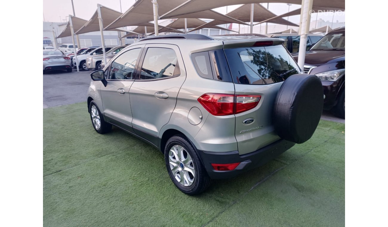 Ford EcoSport Gulf model 2015 cruise control, wheels, sensors, rear wing, in excellent condition, you do not need