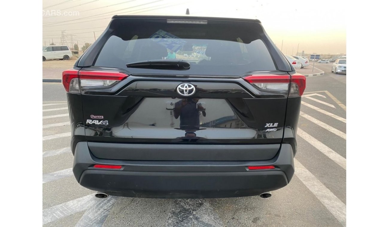 Toyota RAV4 2019 TOYOTA RAV 4 XLE AWD / MID OPTION