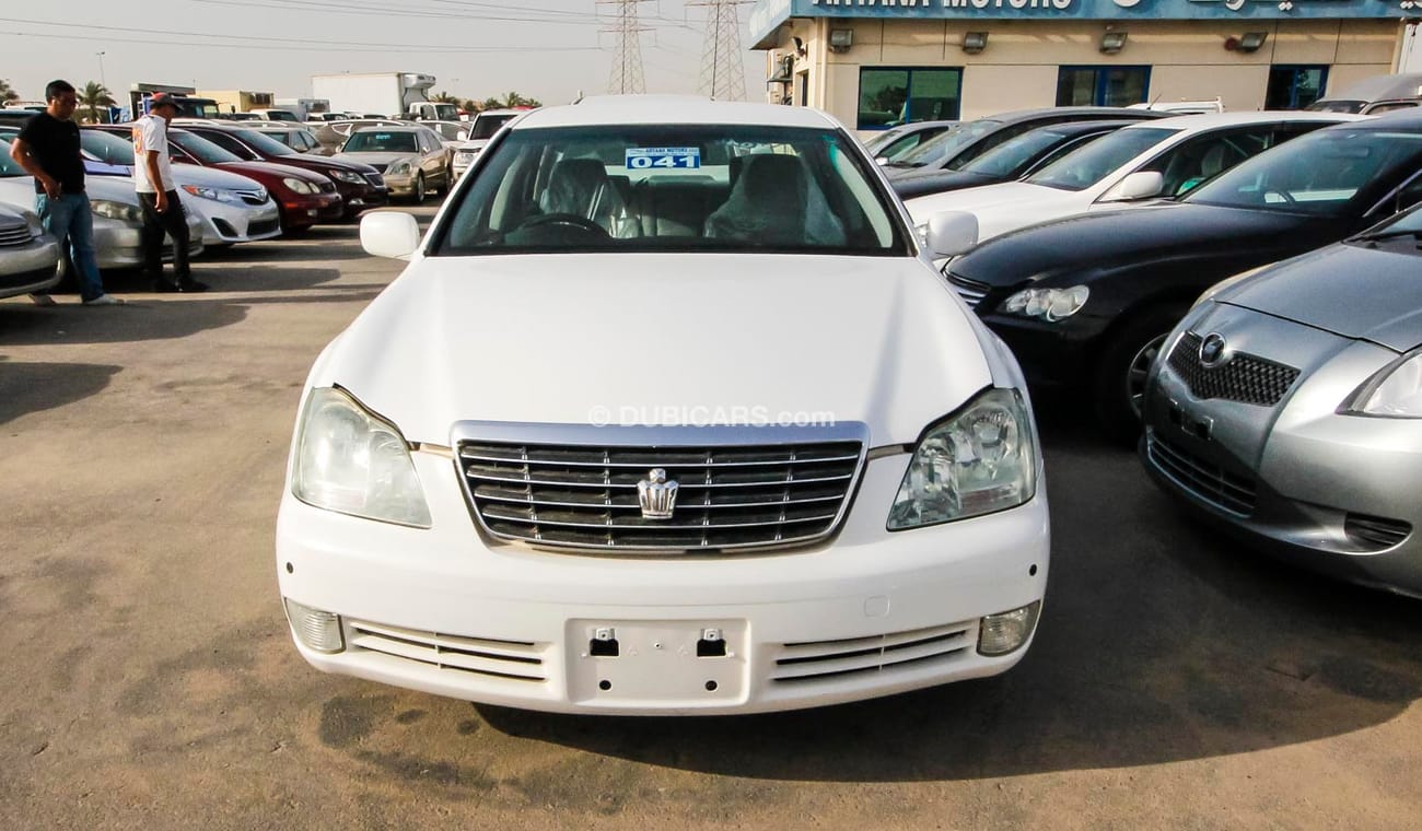 تويوتا كراون Royal saloon