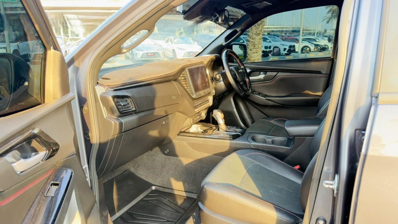 إيسوزو D ماكس X-TERRAIN | HEAVY OFF-ROAD FRONT BUMPER | PUSH START | REAR VIEW CAMERA | AT | 3.0L DIESEL | POWER S