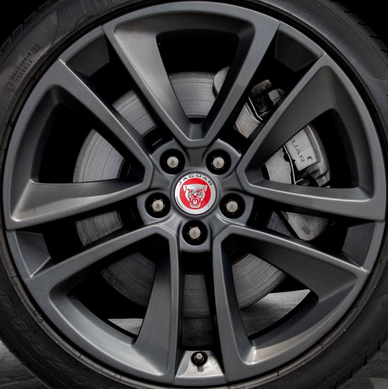 جاكوار F Type R-Dynamic 3.0L (300 HP)
