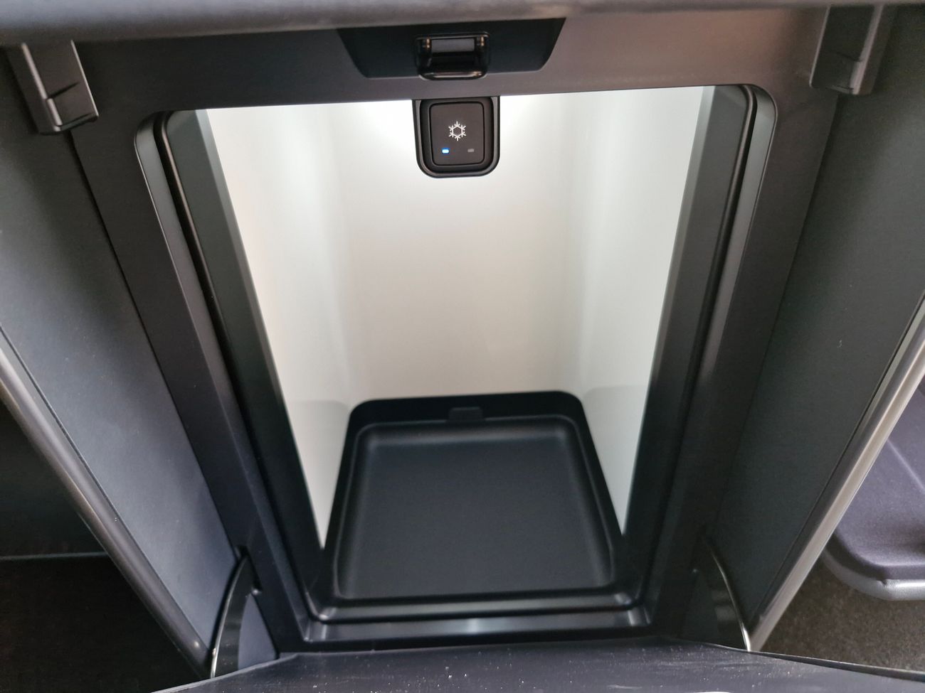 لكزس LM 350h AWD ULTRA LUXURY BRAND NEW 0KM