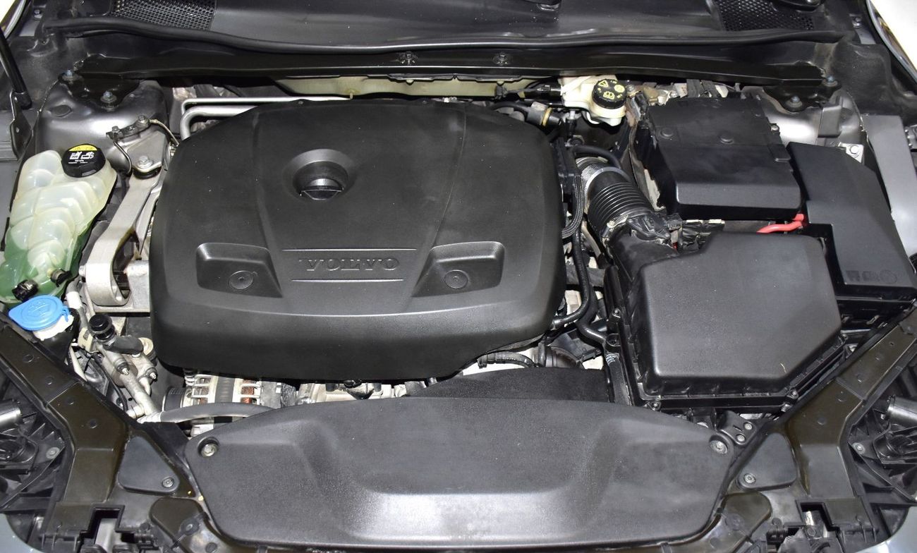 فولفو V40 EXCELLENT DEAL for our Volvo V40 T5 ( 2016 Model ) in Grey Color GCC Specs