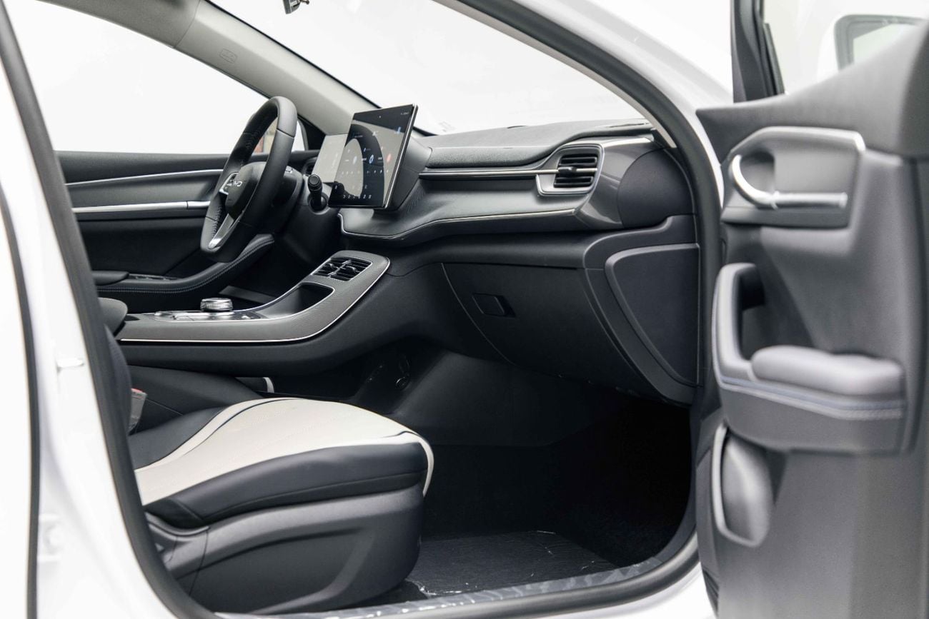 بي واي دي ديسترويار 05 DM-I Luxury 1.5L Plug in Hybrid - White Inside Grey | Export Only