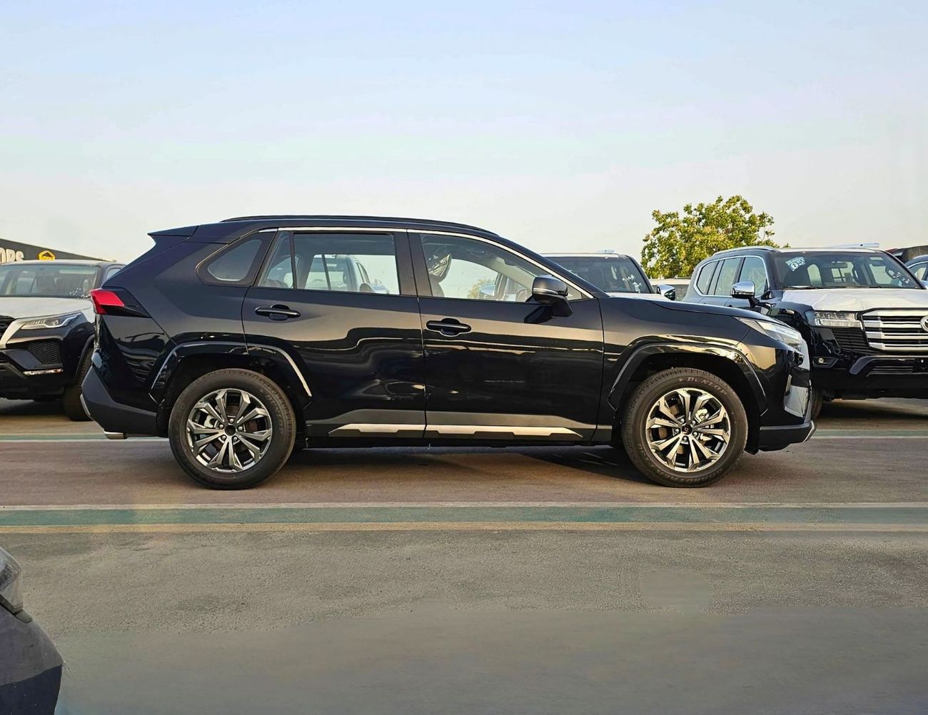 تويوتا راف ٤ STYLE PLUS / 2.0L PETROL / 360* CAMERAS WITH PANORAMIC ROOF / FULL OPTION (CODE # STYLE PLUS)