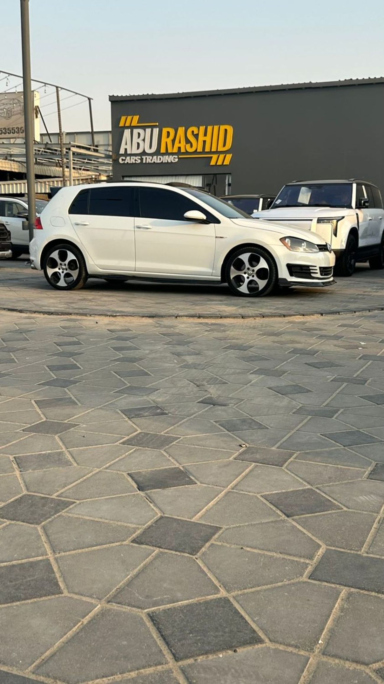 Volkswagen Golf R 2.0L (290 HP)