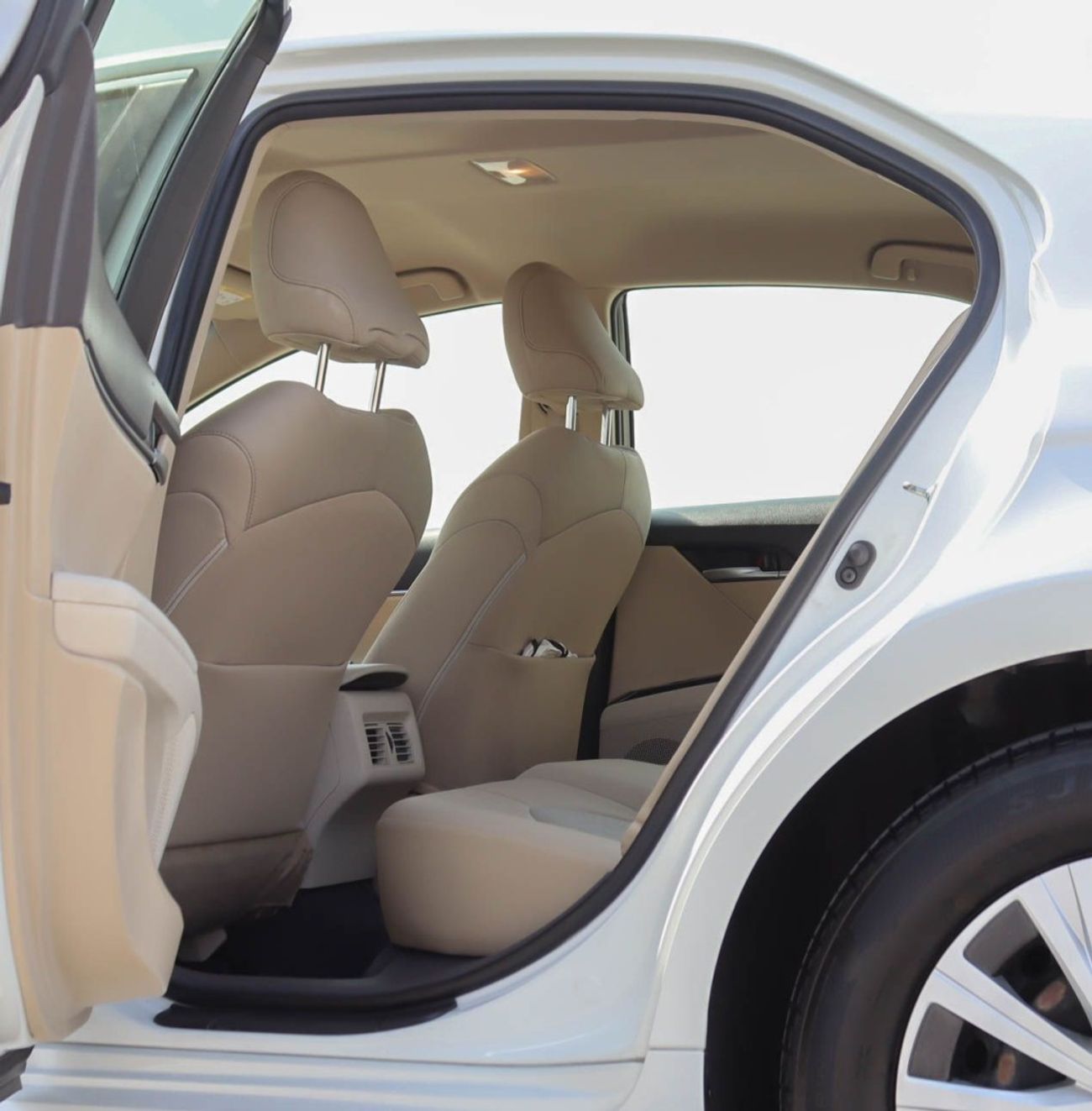 تويوتا كامري S 2.5L (181 HP) Toyota Camry 2020 GCC without accidents in excellent condition 1388 P.M