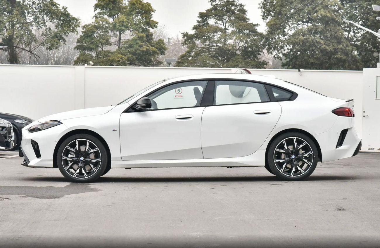 BMW 225L Sport Shadow Edition