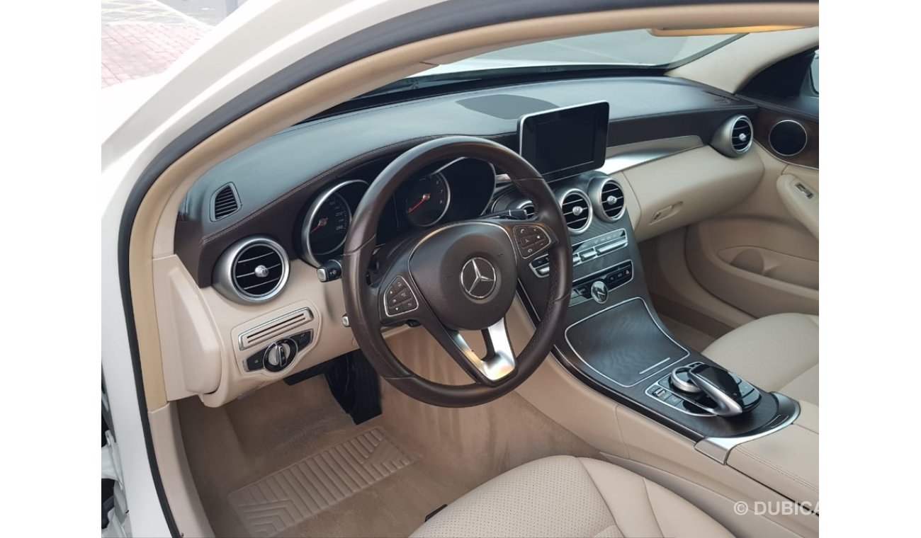 مرسيدس بنز C200 Mercedes Benz C200 model 2015 GCC car prefect condition full option low mileage 97000km only  panor