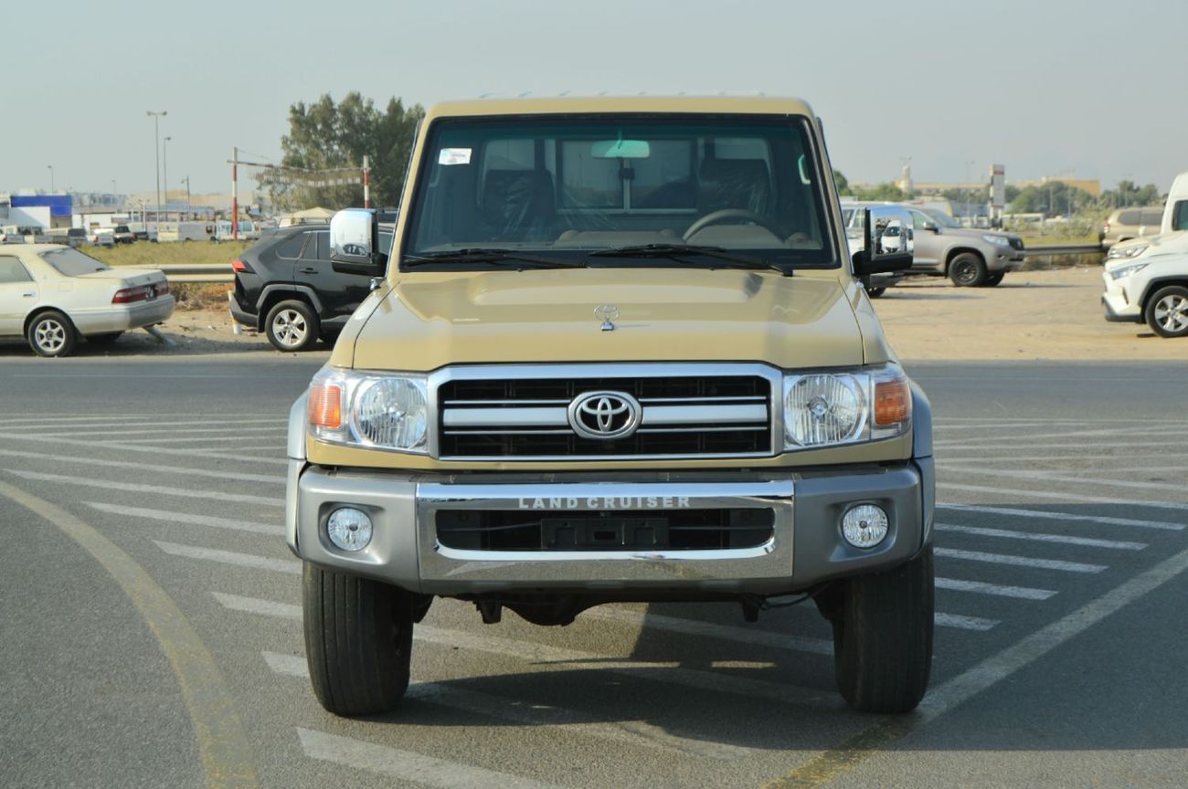 تويوتا لاند كروزر بيك آب Toyota Land Cruiser Pick-Up Single Cabin Year: 2018 Color: Beige