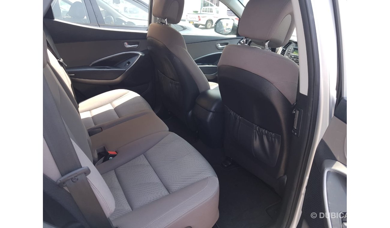 Hyundai Santa Fe 2016 CC No Accident No Paint A Perfect Condition