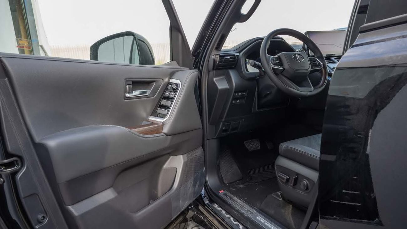 Toyota Land Cruiser Toyota Land Cruiser 300 GXR 3.3L Twin-Turbo Diesel (GCC Specs)