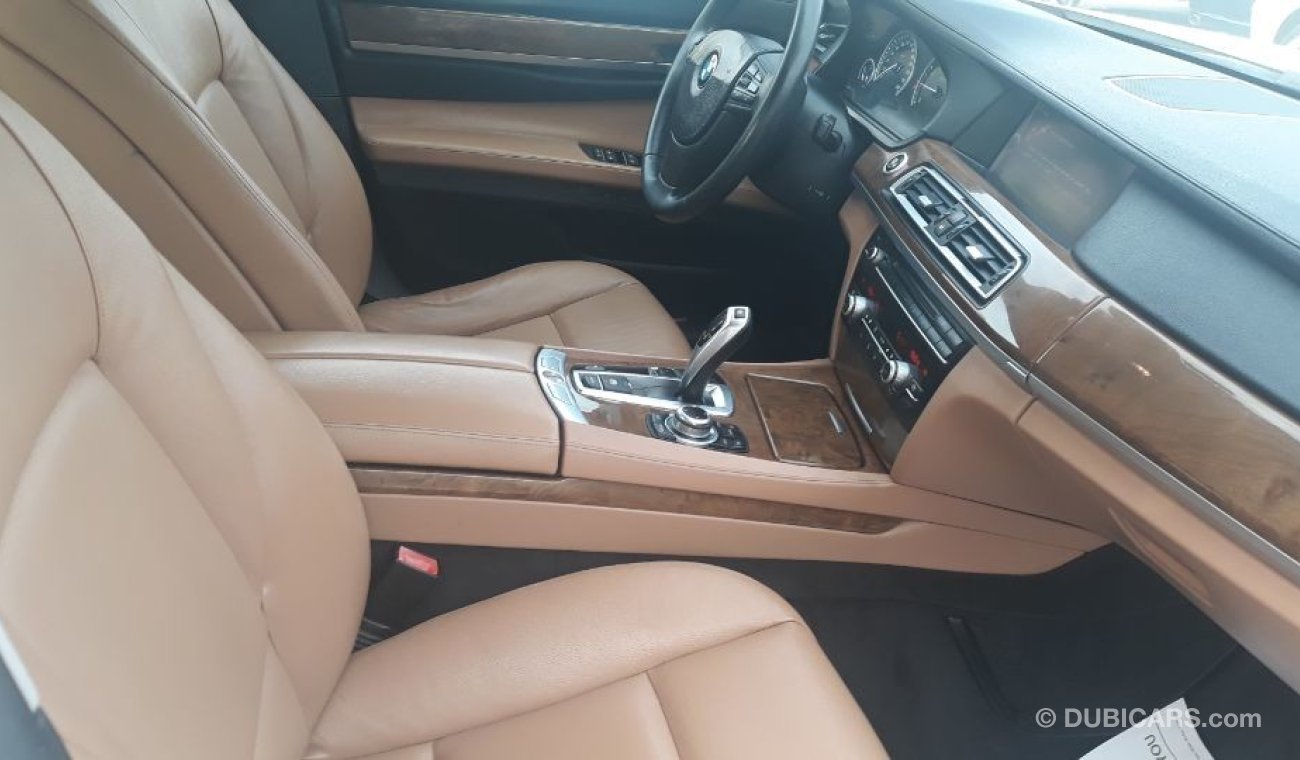 BMW 730Li 2012 Gulf specs low mileage clean car very good condition