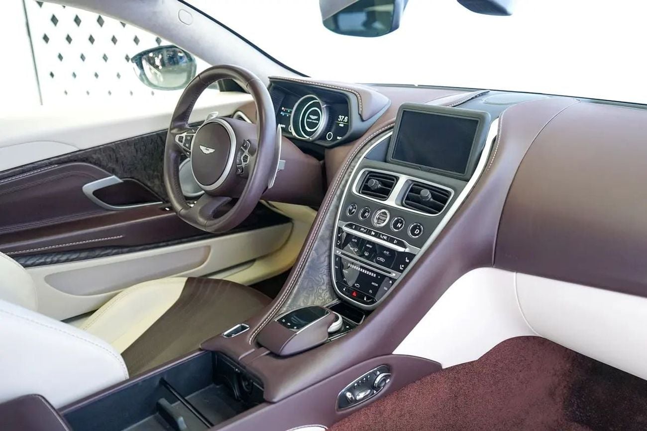 Aston Martin DB11 AMR Std 5.2L
