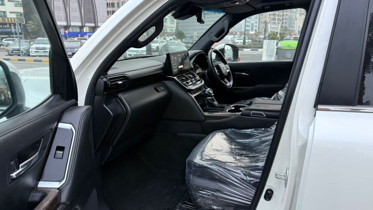 تويوتا لاند كروزر Toyota landcruise 2022MODEL Engine 3.3l Diesel Transmission Automatic Interior Black colour white pu