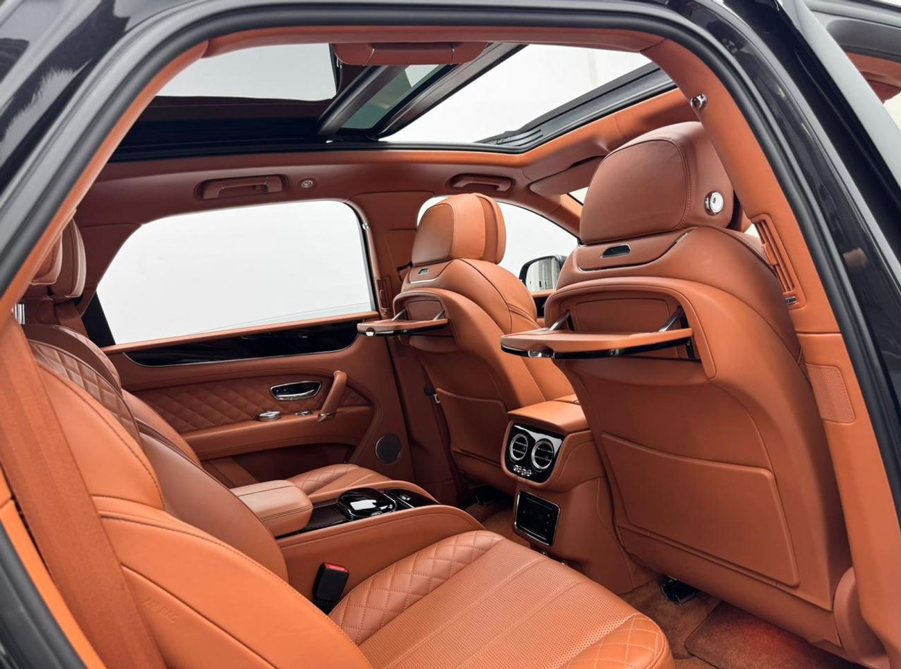 بنتلي بينتايجا 2017 Bentley Bentayga, Full Service History, Feb 2028 GTA Service Pack, Excellent Condition, GCC