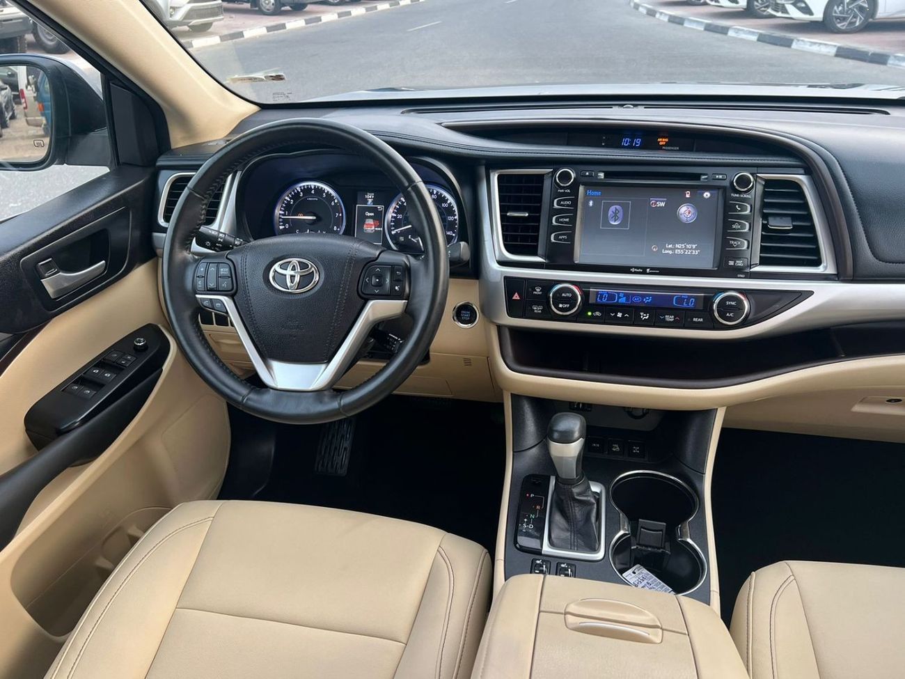 تويوتا هايلاندر 2015 TOYOTA HIGHLANDER XLE - 4x4 - 63500 mileage- SUNROOF 7 SEATER ELECTRIC SEATS -LEATHER SEATS - P