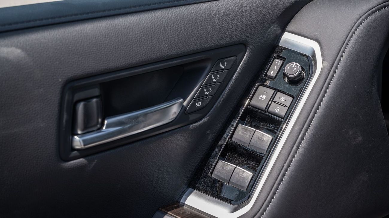 تويوتا لاند كروزر TOYOTA LANDCRUISER 3.5 VX HI HEV -2025YM