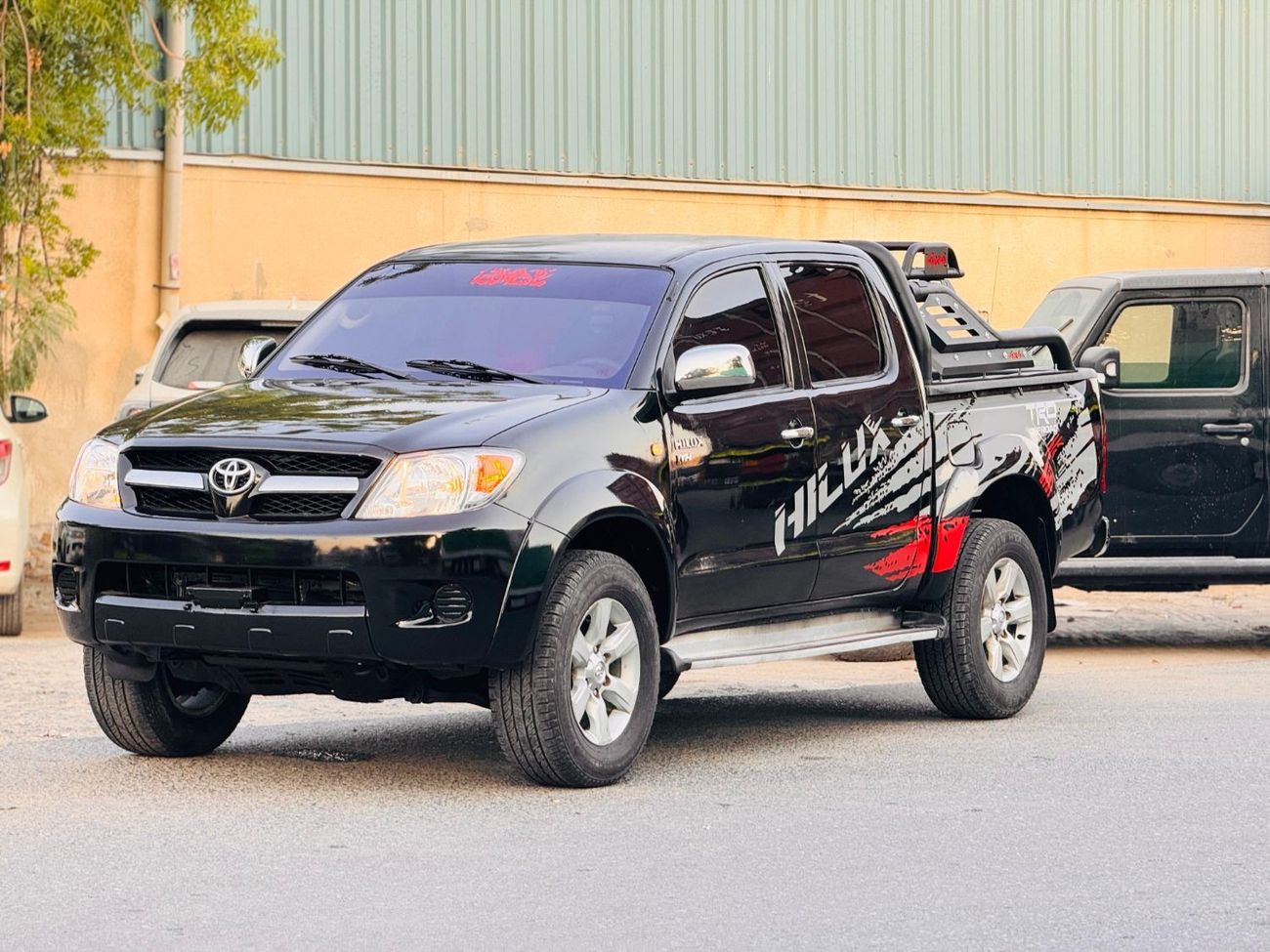 Toyota Hilux PREMIUM RED INTERIOR | MANUAL 2.5L DIESEL | LHD | 2007 | REAR VIEW CAMERA | PREMIUM SPORTS BAR WITH